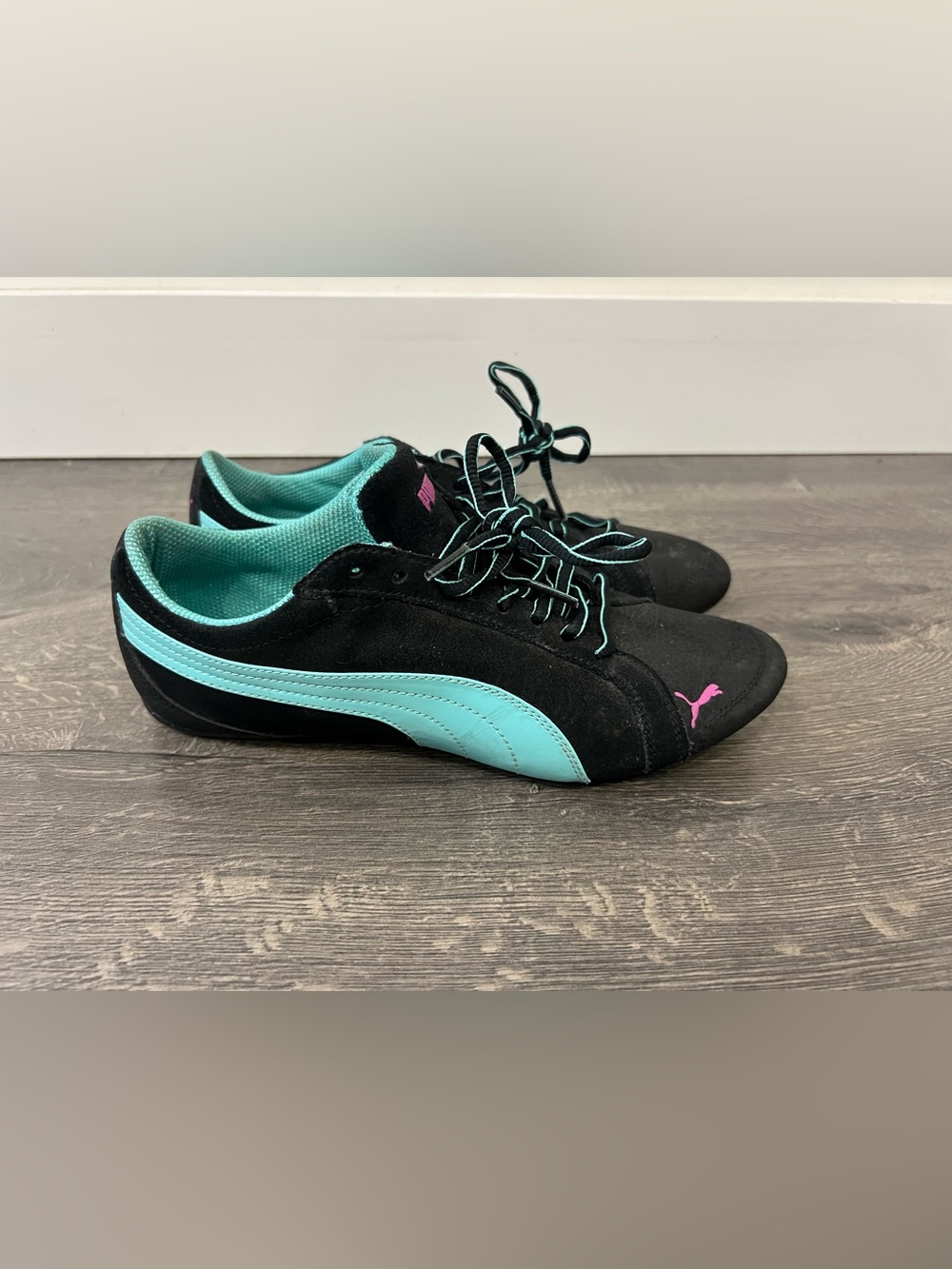 PUMA Janine Dance Shoes in a black and teal colorway Y2K size 6.5